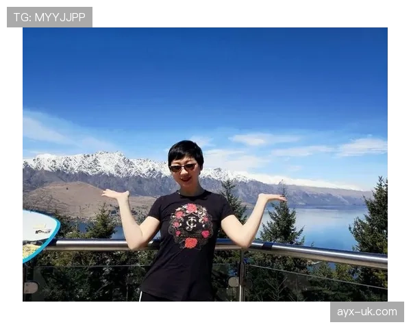 瑞典队服亮黄与深蓝交相辉映，彰显团队精神引关注