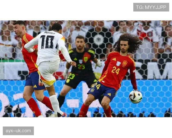 欧洲杯争议判罚引众怒，比赛结果悬而未决裁判遭质疑