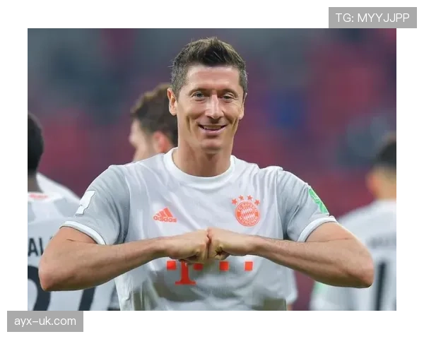 莱万多夫斯基荣膺国际足联年度最佳球员，稳健表现引全球瞩目