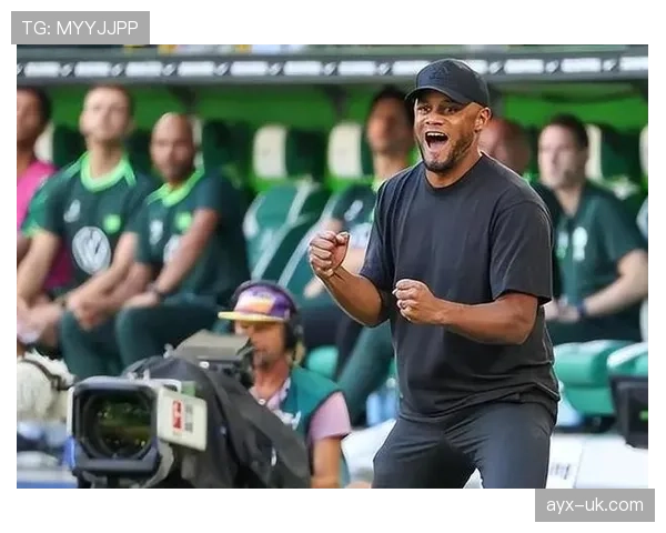 孔帕尼走下球场那一刻，穿得比明星还讲究，谁看了不想问问钱包藏哪了？