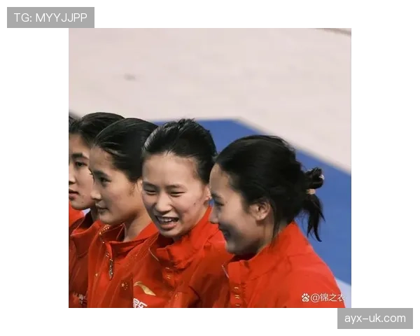 陈芋汐赛场像冰山女王，机场咖啡摊前却笑成邻家女孩——这种反差谁顶得住