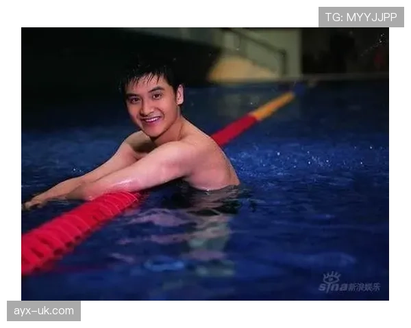 田亮居然在家穿得比健身房还随意，这生活跟冠军形象差太多了吧！