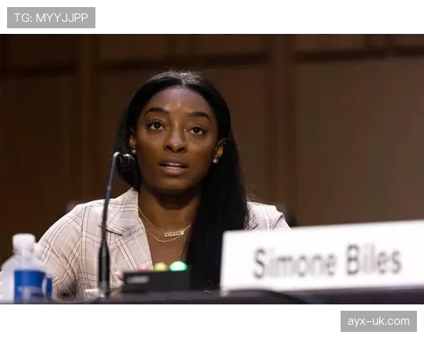 西蒙·拜尔斯家的冰箱里塞满了蛋白粉，连冰淇淋都得预约才能吃